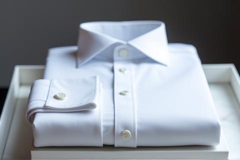 Chemise sur mesure Mode Étoile impeccable, pliée et prête à être livrée